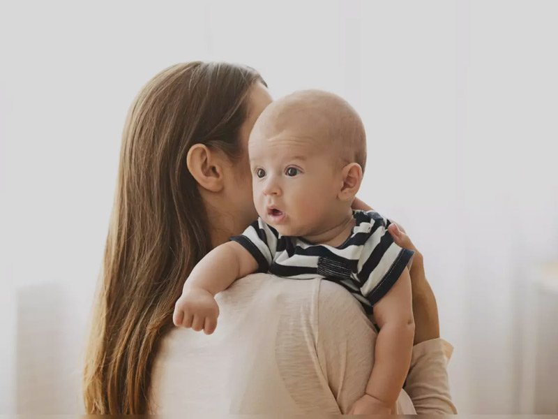 बच्चे का पेट भरा है या नहीं कैसे पहचानें